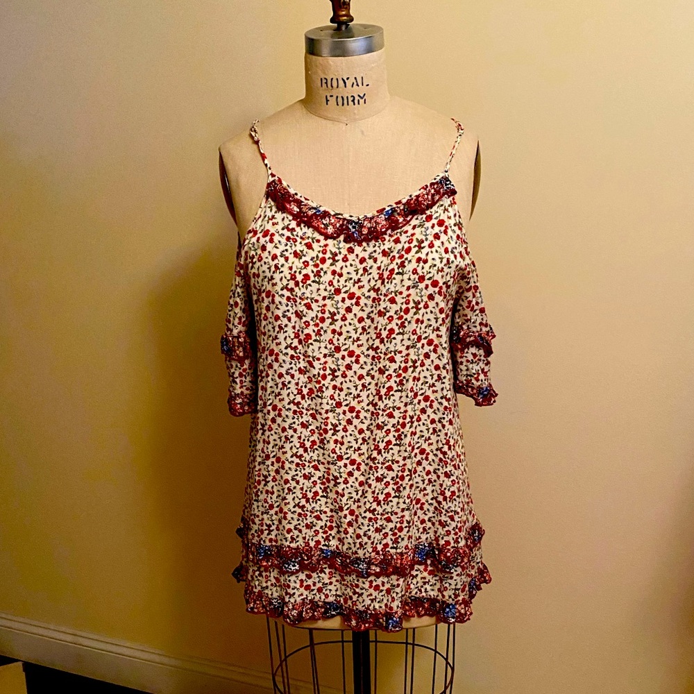 Easel brand, calico floral top. Medium